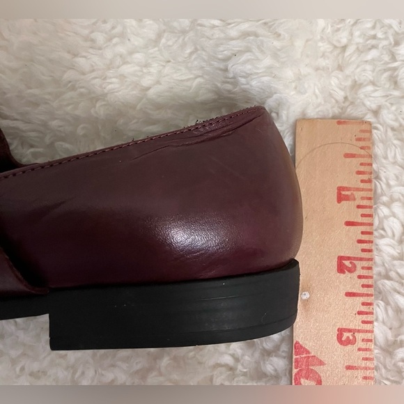 EUC Bueno Leather Burcu Women's Ruffle Flats Shoes Red Burgundy Size 10.5/ EU 41 - Picture 7 of 9